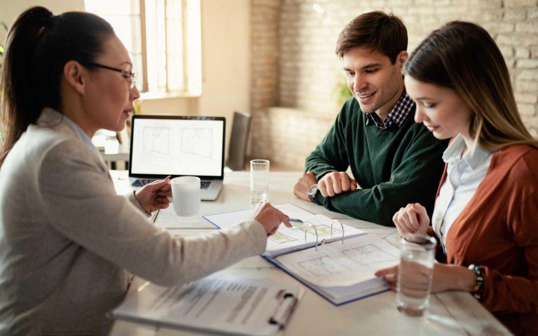 So Sánh Manulife vs Sun Life: Hai "Ông Lớn" Canada – Nên Chọn Công Ty Nào Tại Việt Nam?
